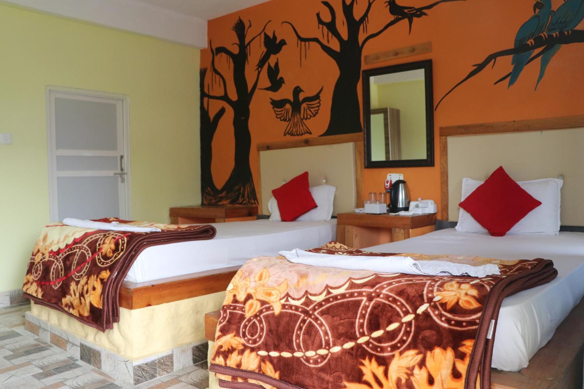 Hong Qi Hotel Chitwan Extérieur photo
